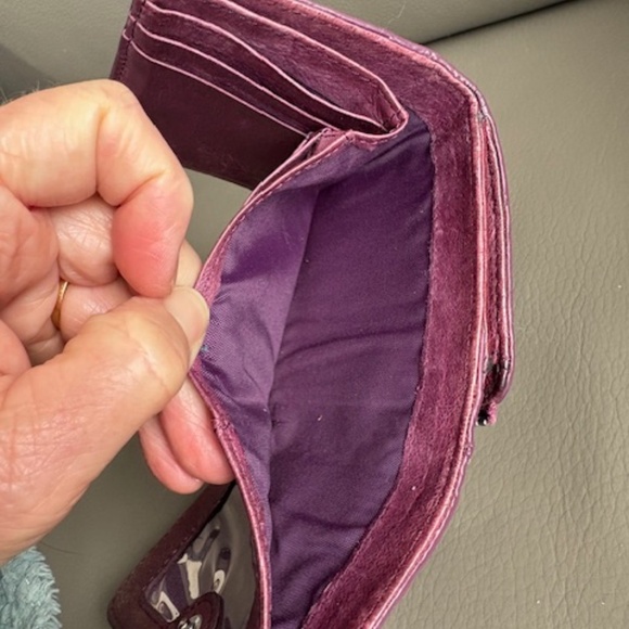 LIEBESKIND Berlin small small wallet embossed metallic burgundy red purple hue - Picture 14 of 16